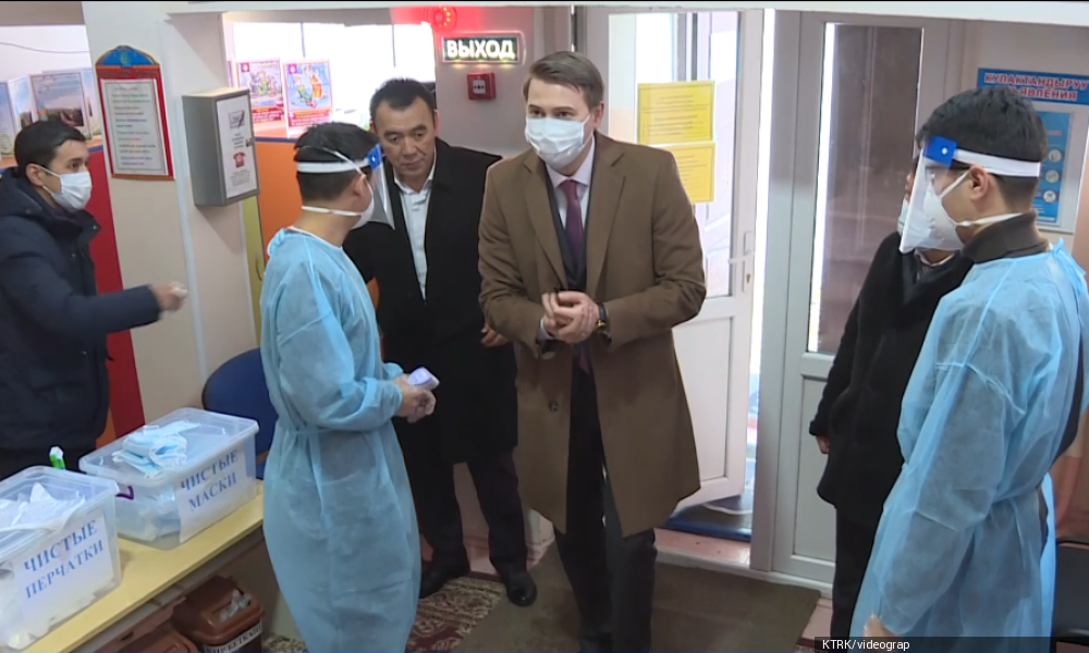 Новиков баш болгон өкмөт мүчөлөрү өздөрү катталган шайлоо тилкелеринде добуш беришти