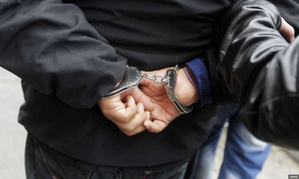 Токмок шаарында үч кишини өлтүрүүгө шектүүлөр изи сууй электе кармалышты