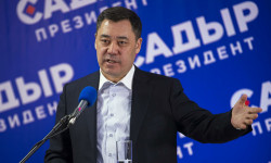 Садыр Жапаров коррупцияга каршы күрөштө ар бир кыргызстандыктын жардамына муктаж экенин билдирди 
