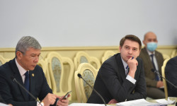 Артём Новиков туризм тармагын өнүктүрүү боюнча кеңешме өткөрдү 