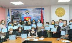 В мэрии столицы прошли итоговые уроки по курсу «Изучаем кыргызский язык»