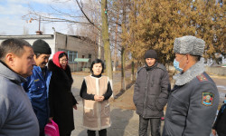 Ысык-Ата районунда милициянын көчмө кабылдамасы Киргшелк айыл элинин көйгөйлөрүн укту  
