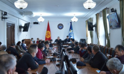 Водители потребовали поднять тариф до 20 сомов