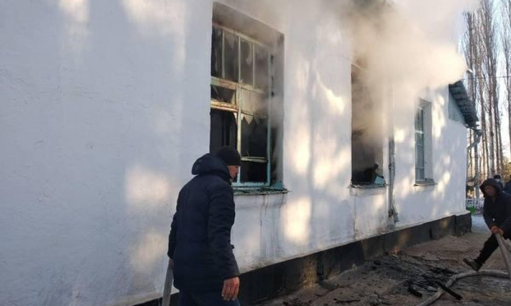В Таласе в одном из зданий школы произошел пожар 