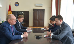 Артём Новиков жана Виталий Маркелов жаратылыш газына бааны төмөндөтүү мүмкүндүгүн талкуулашты  