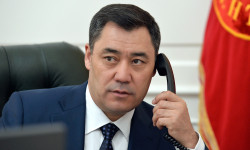 Президент Садыр Жапаров жана Казакстан Президенти Касым-Жомарт Токаев кызматташуу маселелерин талкуулашты