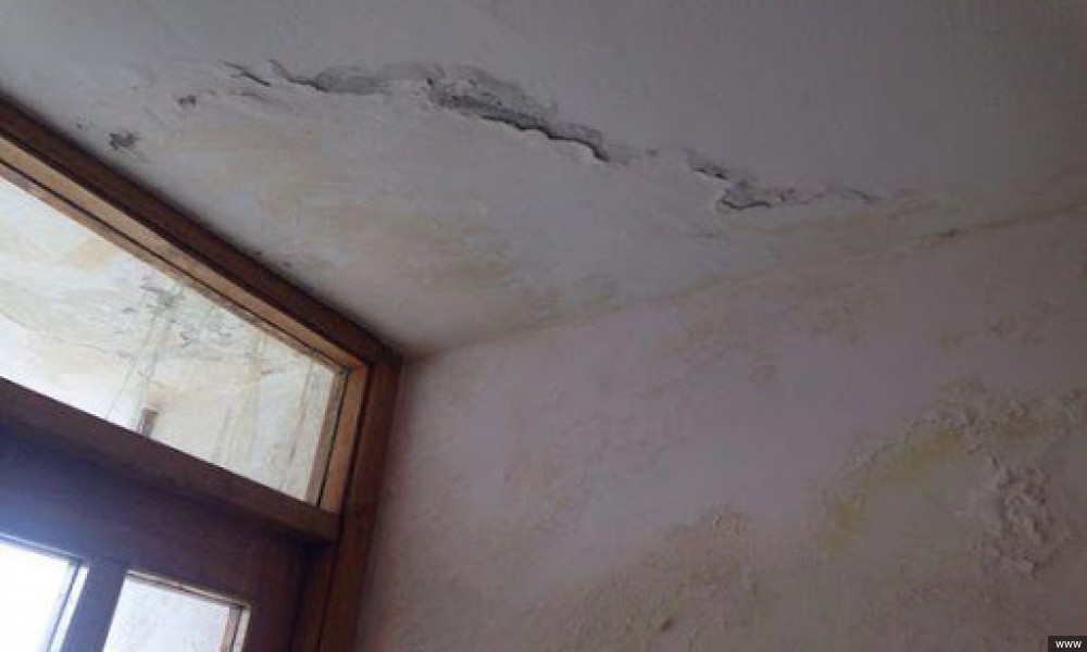 Түптүн Балбай айылдык мектебин көк басып, белгисиз мөнөөткө убактылуу жабылды