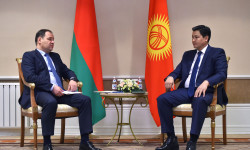 Премьер-министр Улукбек Марипов Беларусь Өкмөтүнүн башчысы Роман Головченко менен жолугушту
