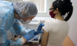 COVID-19: вакцина алгандардын саны өстү