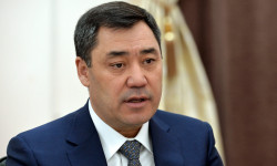 Президент Садыр Жапаров өзүнүн сүрөтүн кабинеттерге жана административдик имараттарга илбөөнү сунуштайт, - Галина Байтерек