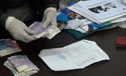 Директор средней школы в Таласе присваивал зарплату учителей себе, угрожая им увольнением 