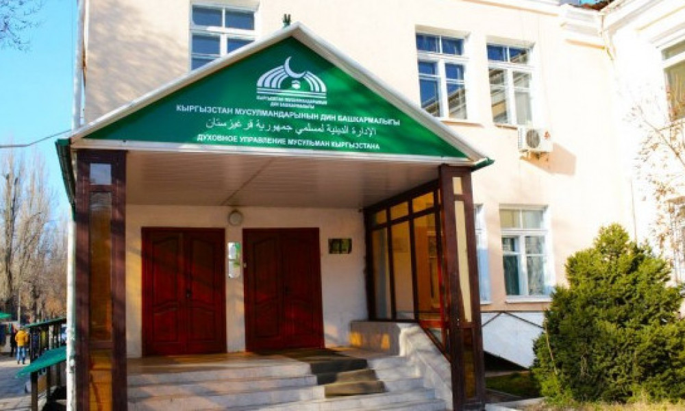 С поличным при передачи взятки задержали главного бухгалтера ДУМК 