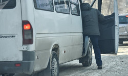 Бишкекте №146 жүргүнчү ташыган маршруттук унаанын мас айдоочусу кармалды