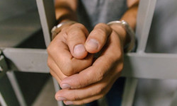 Грабитель угрожая детям ножом, обокрал дом. Подозреваемый задержан 