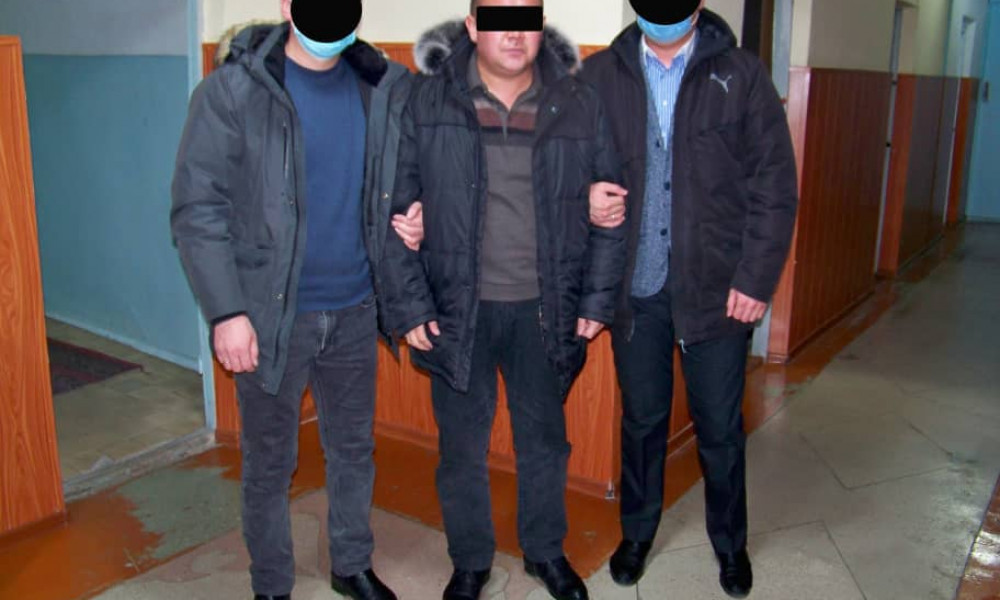 В Нарыне старший инспектор Счетной палаты вымогал взятку у главы сельского округа