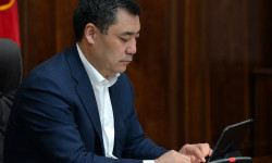 Президент Садыр Жапаров аралыктан иштөө режимине өттү
