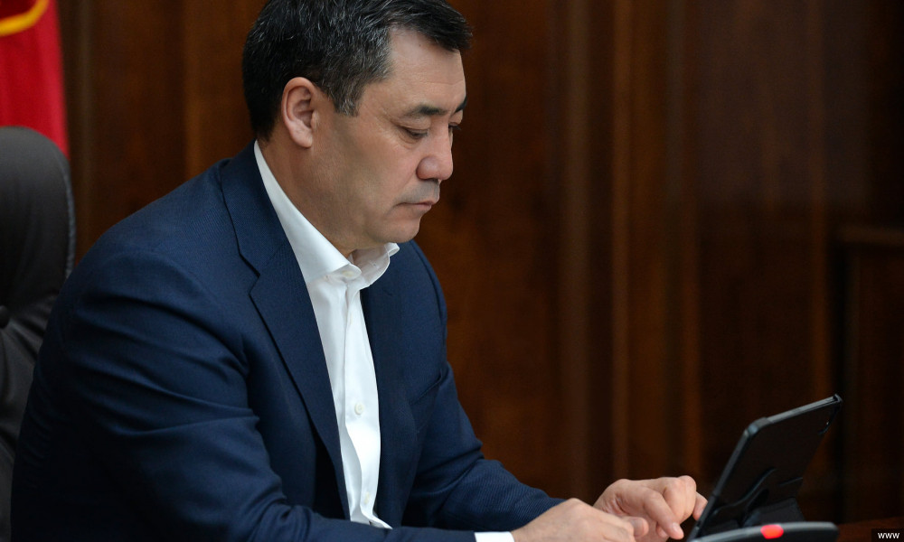 Президент Садыр Жапаров аралыктан иштөө режимине өттү