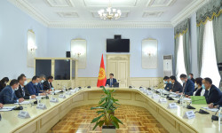 Азык-түлүктүн негизги түрүнө карата баалардын өсүүсү боюнча өкмөттүн кеңешмеси өттү  
