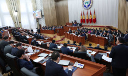 Жогорку Кеңеште Конституциянын жаңы долбоору каралууда
