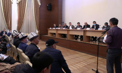 Президенттин Аппаратынын жетекчисинин биринчи орун басар чек ара маселелери боюнча жарандар менен жолугушту