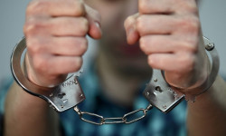 В Токмоке двое неизвестных проникли в дом и избили хозяина ради телефона 