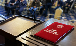 Новый проект Конституции: оппозиция в парламенте 