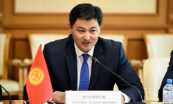 Премьер-министр Улукбек Марипов провел совещание по вопросам развития строительной отрасли