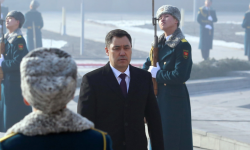Президент Садыр Жапаров поздравил кыргызстанцев с Днем защитника Отечества