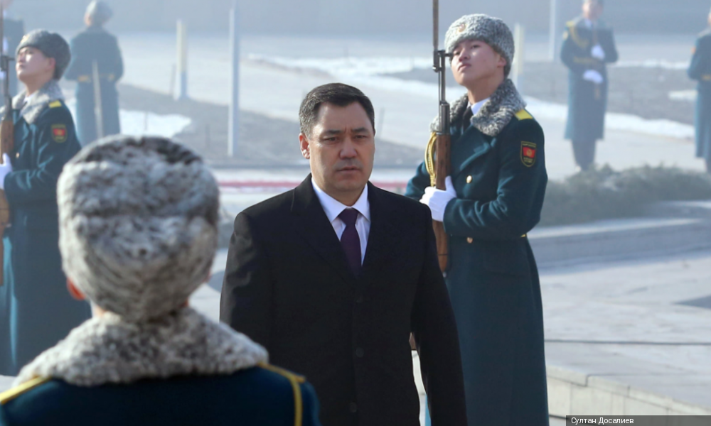 Президент Садыр Жапаров поздравил кыргызстанцев с Днем защитника Отечества