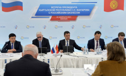 Президент россиялык ири ишкер компаниянын өкүлдөрү менен жолукту