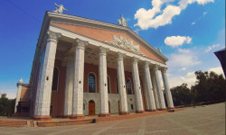 Бишкектеги опера жана балет театрынын аталышы толукталды 