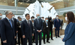Садыр Жапаров и Касым-Жомарт Токаев совместно посетили Международный финансовый центр «Астана»