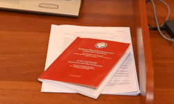 Как в Жогорку Кенеше принимали законопроект о назначении референдума по новой Конституции