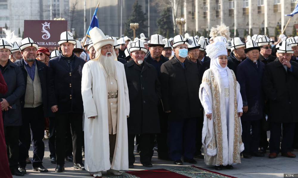 Ак калпак - Ала-Тоонун символу. Ак калпак жана улуттук кийимдер күнү белгиленүүдө 