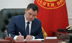 Президент ишкердик субъектилерди коргоо боюнча кошумча чаралар жөнүндө жарлыкка кол койду