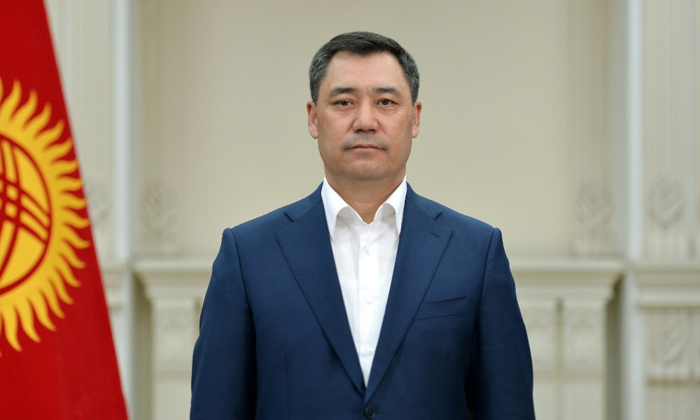 Президент С.Жапаров: Кыргыз аялы — бүгүнкү күндө үй-бүлө ынтымагынын жана бакубаттыгынын кам көрүүчүсү