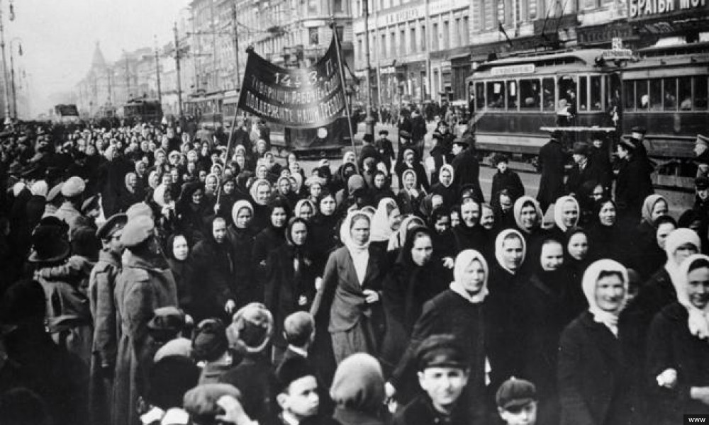 История женского праздника