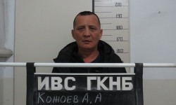 УКМК: Атайын кызматтын жетекчилигинин артына жашынып, ири өлчөмдө каражат алган алдамчылар кармалды