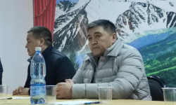 В Баткене состоялась встреча главы ГКНБ Ташиева с местными жителями