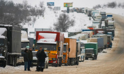 Трассу Бишкек-Ош временно закрыли для проезда большегрузных ТС