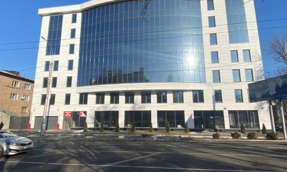 Земельный участок возле "Белого дома" вернули в госсобственность