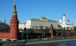 Москвада кыргыз дарыгерлеринин макамын көтөрүүгө багытталган элчинин катышуусунда жолугушуу өттү 