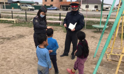 В Бишкеке прошел круглосуточный рейд: выявлено 12 беспризорных детей