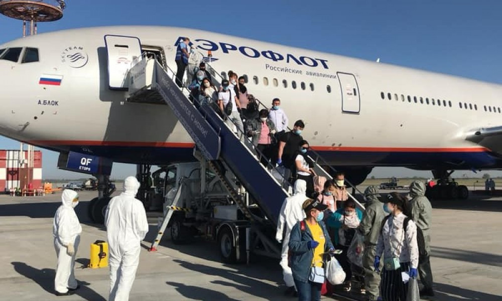 Кыргызстанцы не могут улететь в Россию из-за цен на билеты