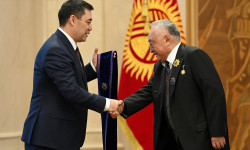 Госнаграды отличившимся кыргызстанцам