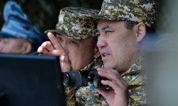 Президент Садыр Жапаров понаблюдал за ходом военных учений «Безопасность — 2021» и «Формирование Юг — 2021»
