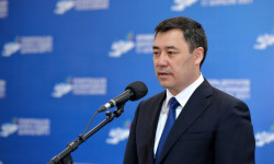 Жапаров жергиликтүү кеңештердин депутаттарын шайлоо жана жаңы Конституциянын долбоору боюнча референдумга добуш берүү күнүнө карата кайрылуу жасады
