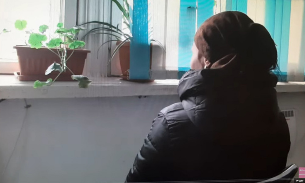 Бишкекте көчөдө аялды сабаган адам кармалды - Милициянын кайгуул кызматы