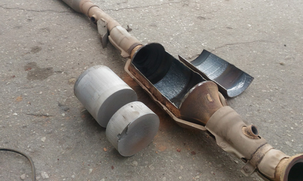 Унаалардын катализаторлорун сатып алуу жана экспорттоо үчүн мыйзамсыз каналдын ишине бөгөт коюлду