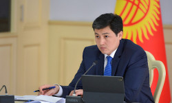 Марипов встретился с руководителями предприятий лёгкой промышленности